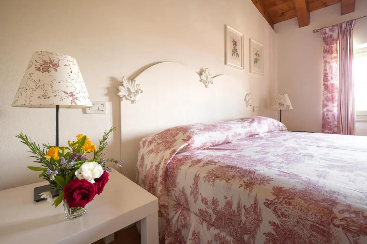 Residence Villa Antica Torre San Felice del Benaco Aparthotel