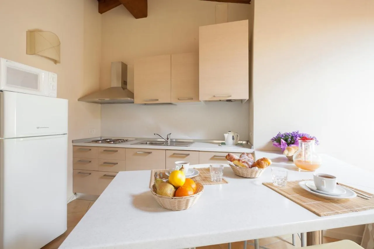 Residence Villa Antica Torre San Felice del Benaco Aparthotel